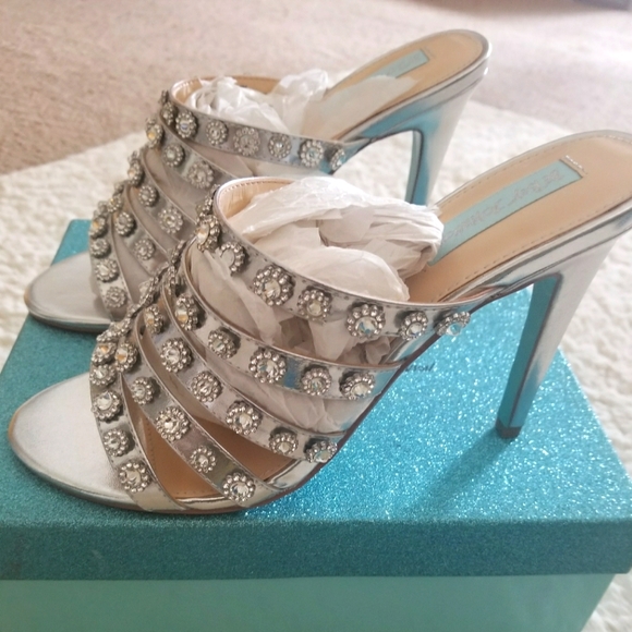 Blue by Betsey Johnson Silver heels - Picture 2 of 5